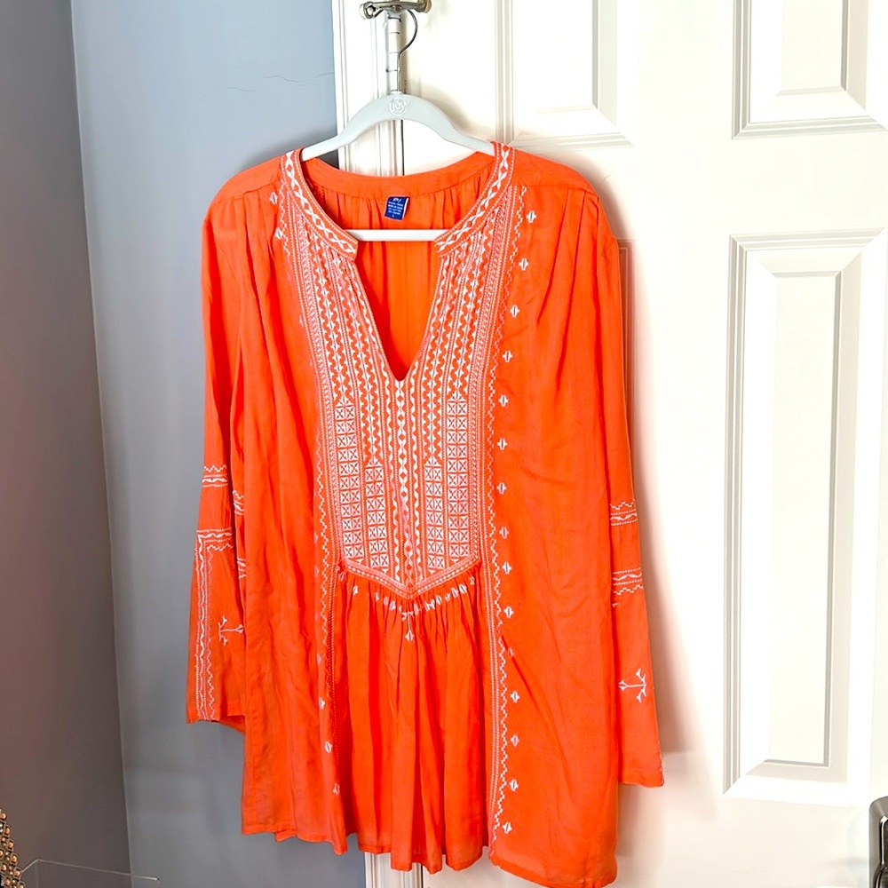 Beautiful coral tunic by Raj. Size Large